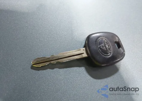 2005 Toyota Corolla Ce z USA, uszkodzony, nr VIN 2T1BR32E25C381999